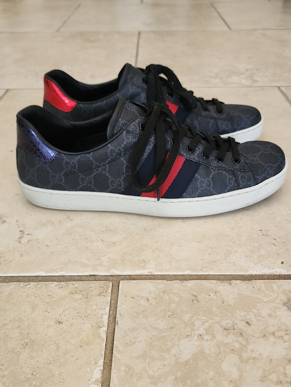 Gucci Black GG Canvas Low-Top Sneakers with Red & Blue Stripe